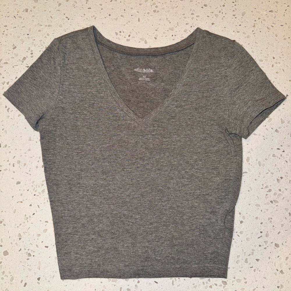 Juniors size XS Vneck crop top tee